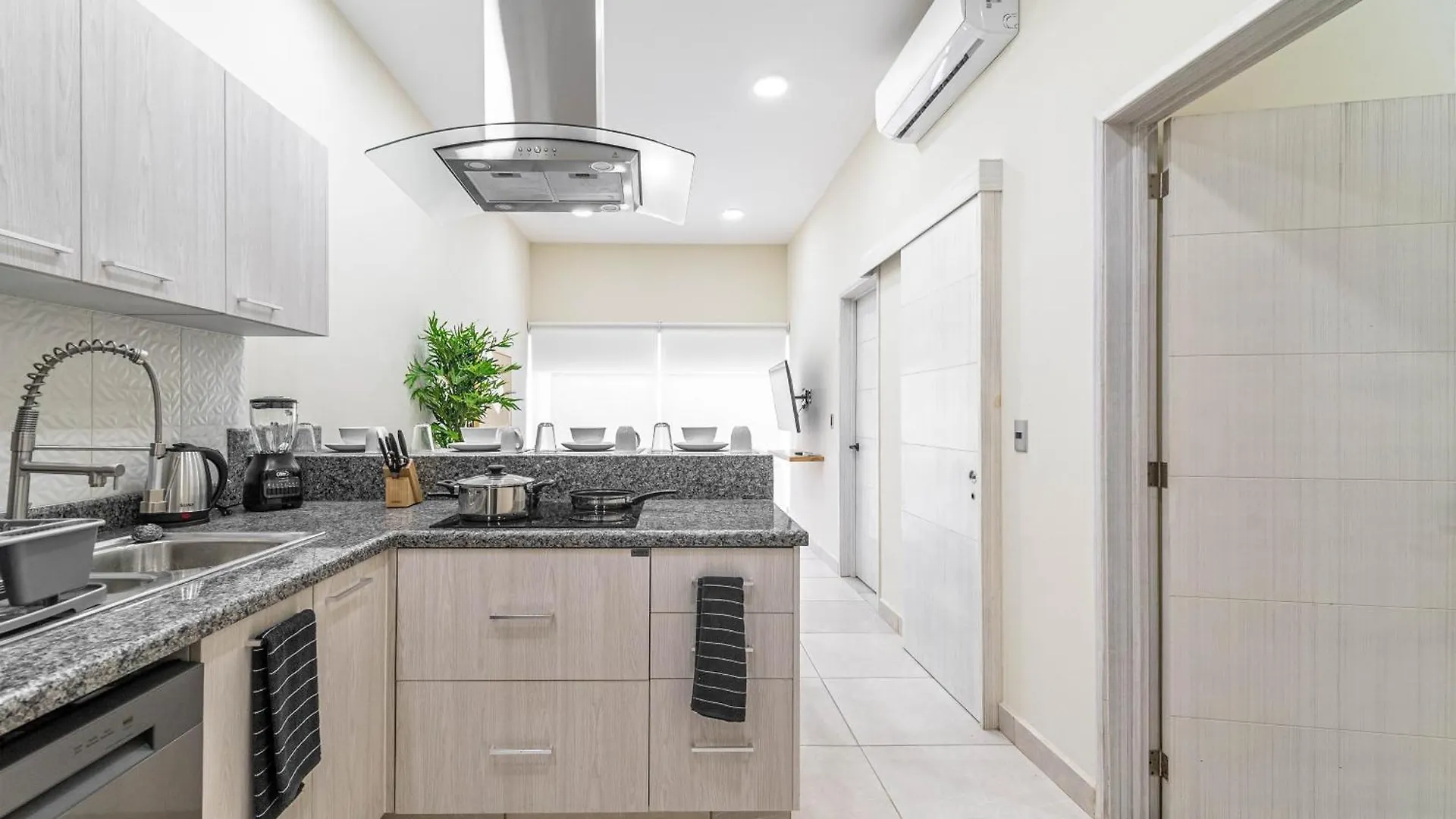פלאייה דל כרמן 2 Bd Suite With Balcony, Gym, Rooftop Pool, Hot Tub מקסיקו