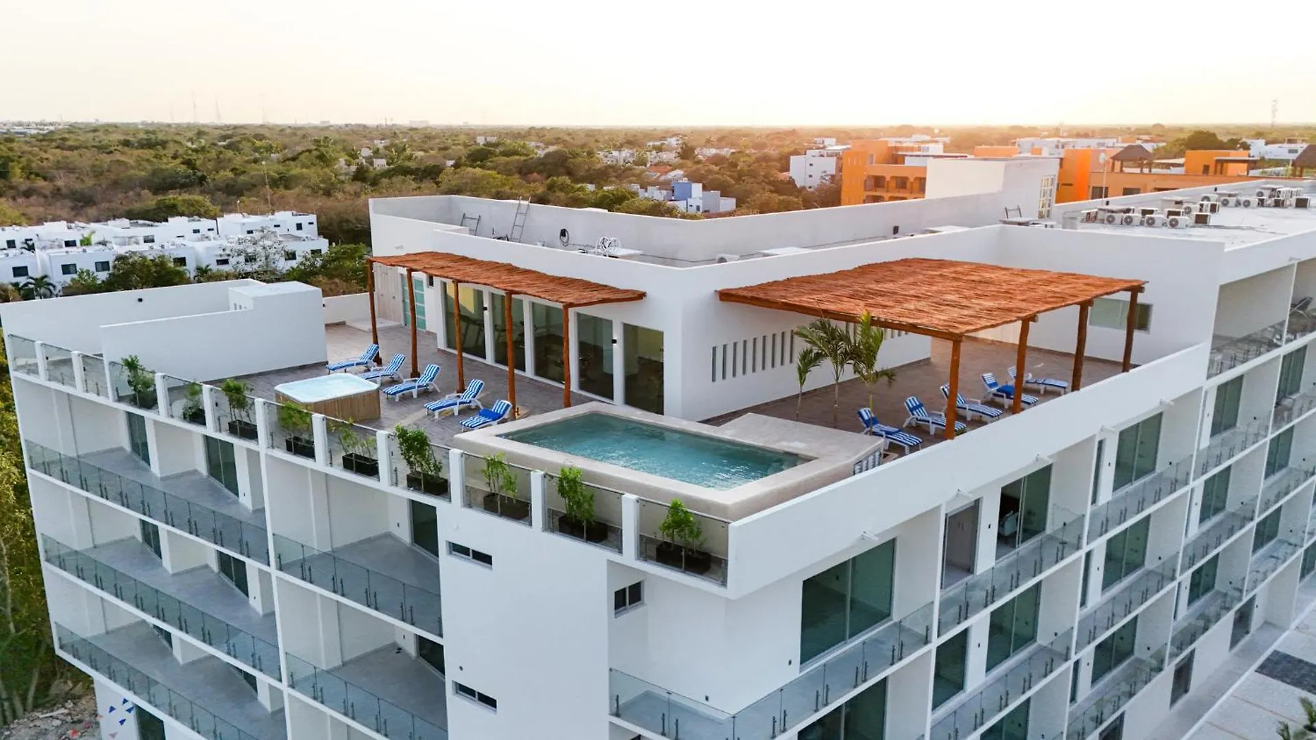 2 Bd Suite With Balcony, Gym, Rooftop Pool, Hot Tub Playa del Carmen 0*,  Mexico
