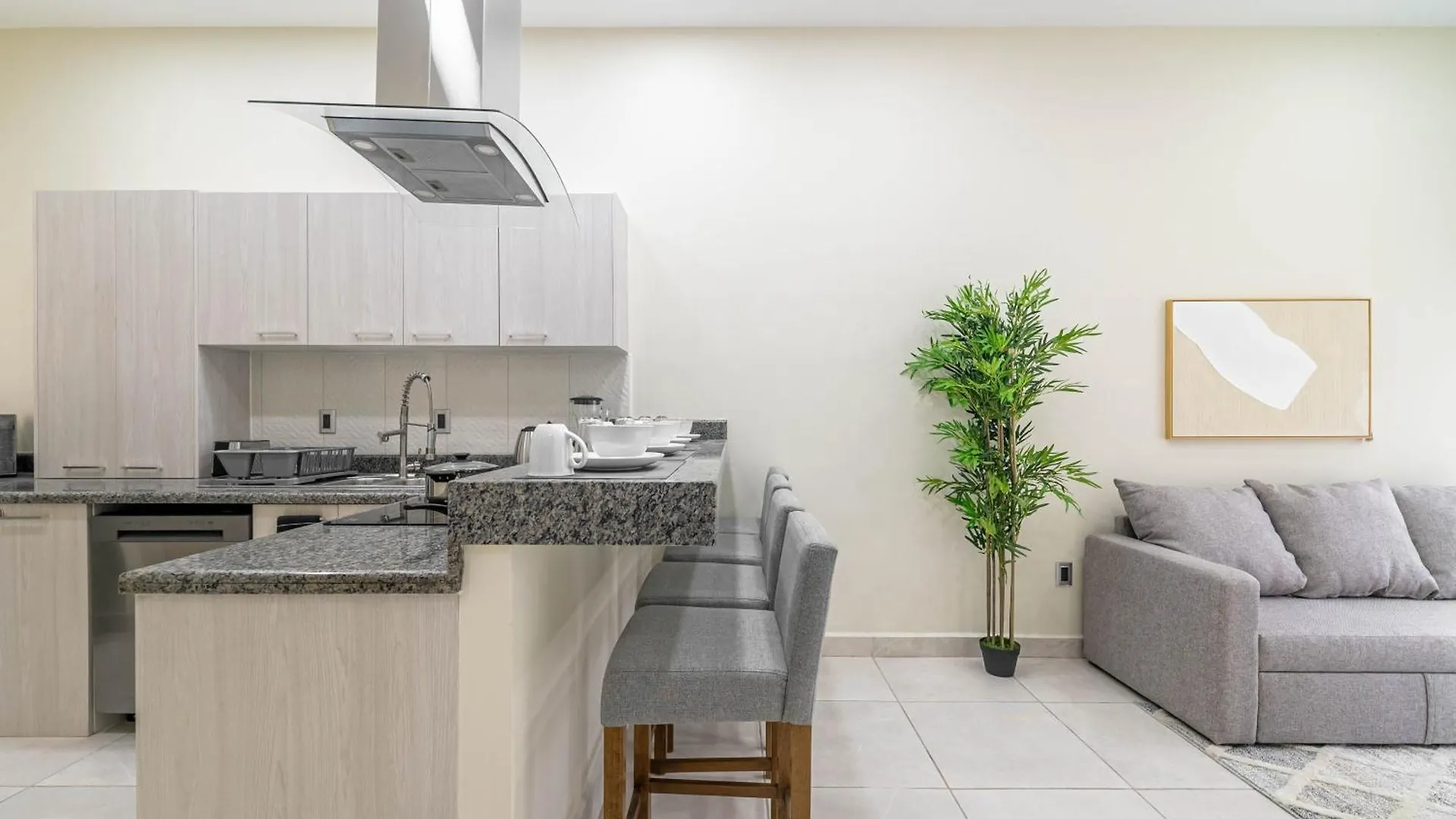 2 Bd Suite With Balcony, Gym, Rooftop Pool, Hot Tub Playa del Carmen Holiday home