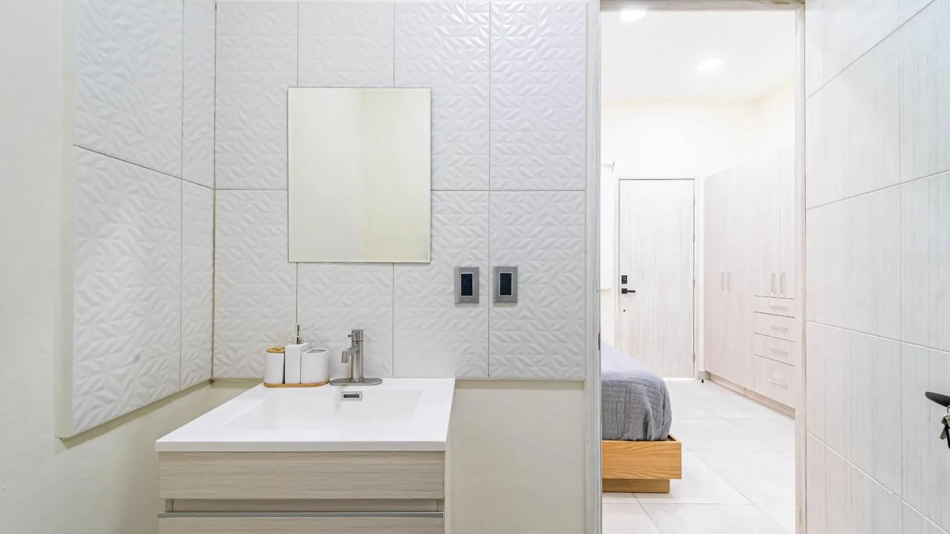 2 Bd Suite With Balcony, Gym, Rooftop Pool, Hot Tub Playa del Carmen