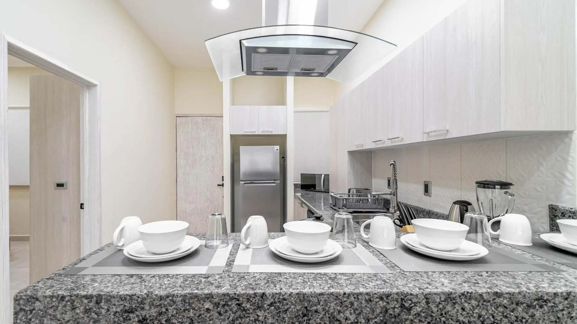 2 Bd Suite With Balcony, Gym, Rooftop Pool, Hot Tub Playa del Carmen Holiday home