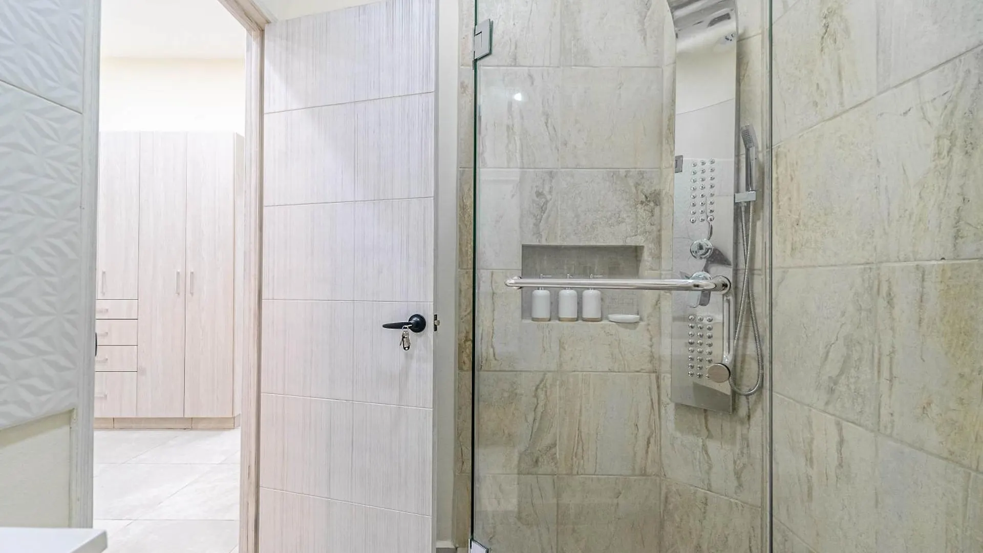 2 Bd Suite With Balcony, Gym, Rooftop Pool, Hot Tub Playa del Carmen 0*,  Mexico