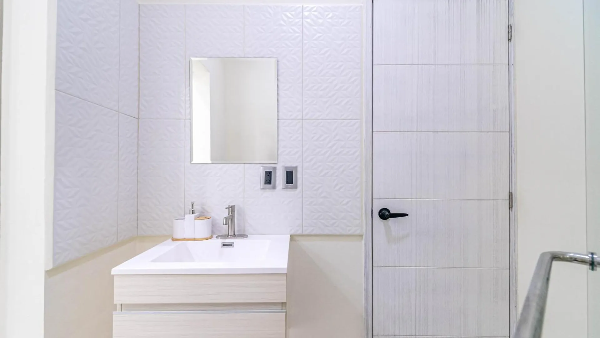 2 Bd Suite With Balcony, Gym, Rooftop Pool, Hot Tub Playa del Carmen Mexico