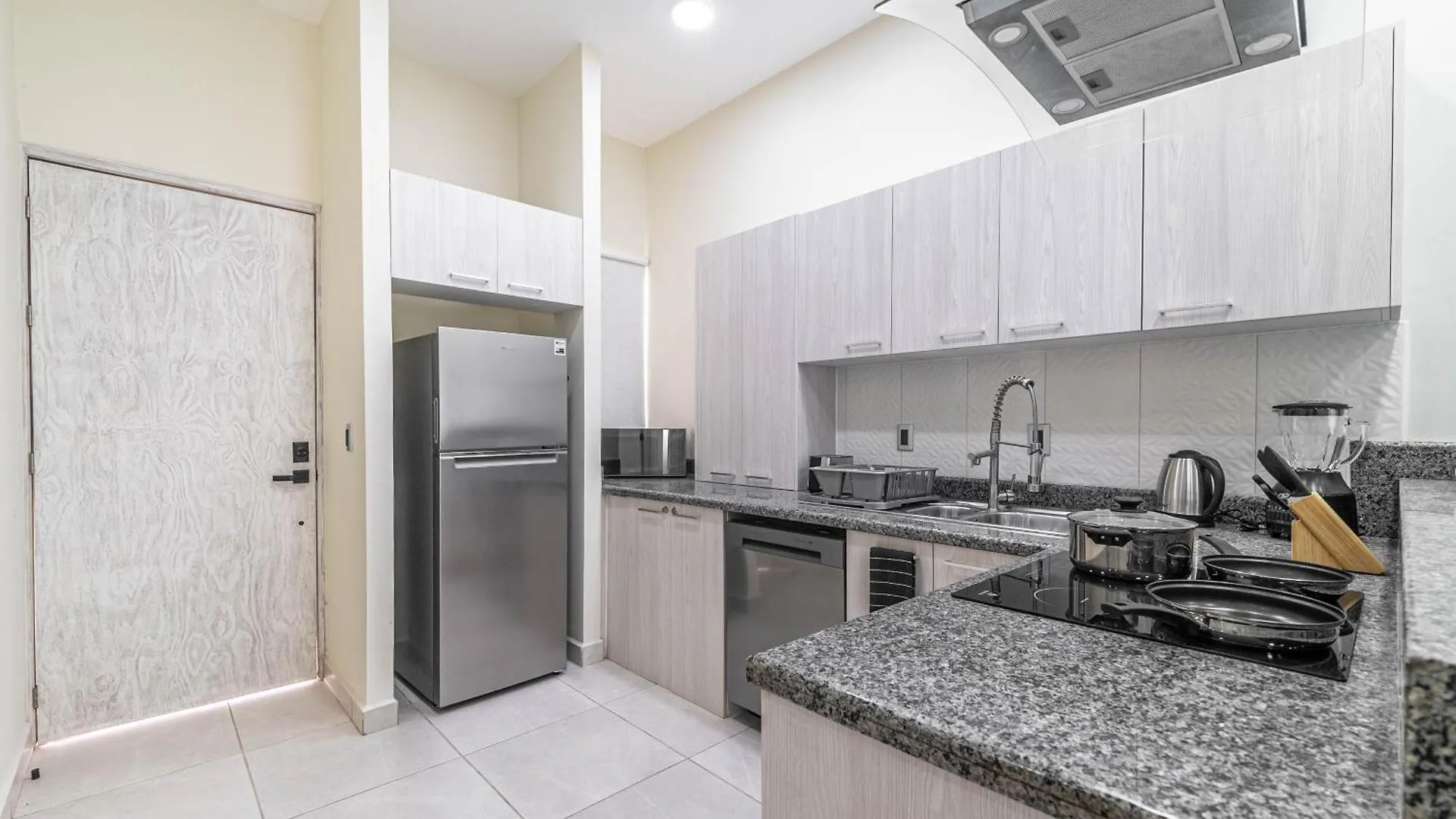 Holiday home 2 Bd Suite With Balcony, Gym, Rooftop Pool, Hot Tub Playa del Carmen Mexico